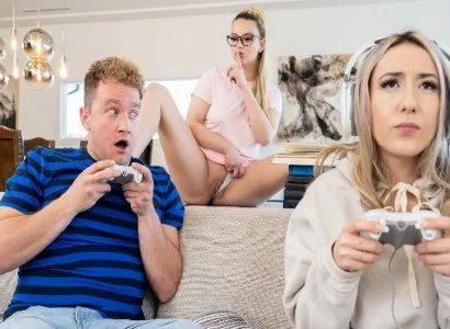 cô em bị bạn thân cướp người yêu ngay khi đang mải chơi game
